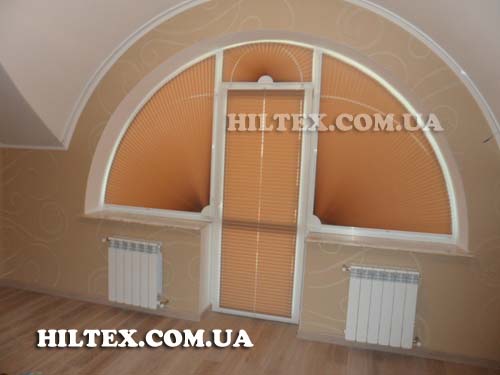 Плиссе на раме круглого окна от HILTEX Плиссе на раме круглого окна от HILTEX