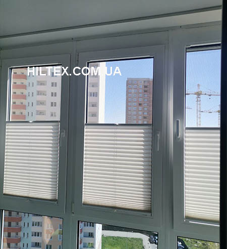 Жалюзи плиссе внутри штапика окна Жалюзи плиссе внутри штапика окна