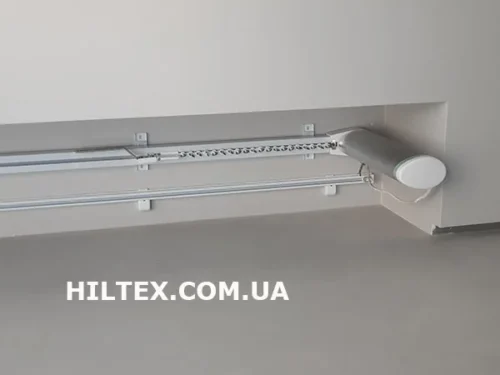 Китайський електрокарниз встановлений у ніші Китайський електрокарниз встановлений у ніші