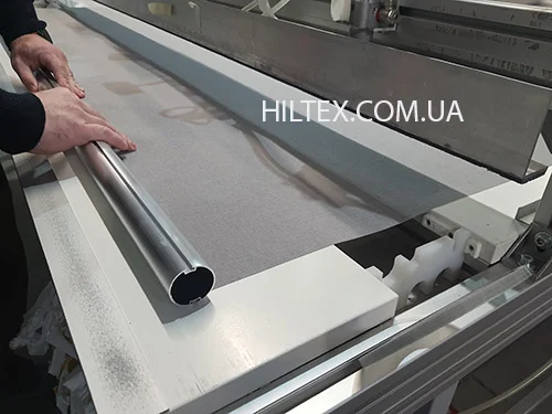 Изготовление рулонной шторы в цеху Hiltex Изготовление рулонной шторы в цеху Hiltex